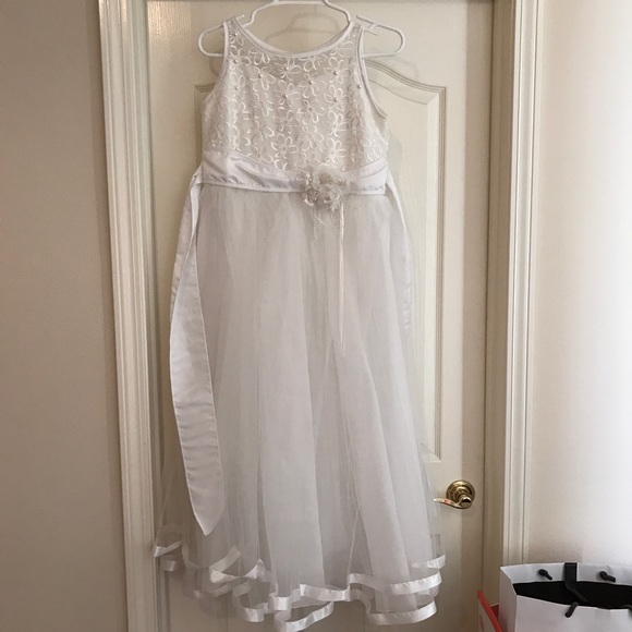 NEED GONE White flower dress